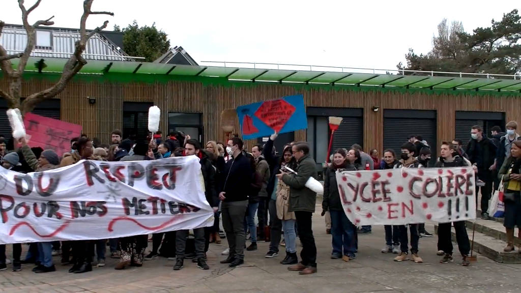 Les Ulis : Au lycée de l’Essouriau, grève des agents d’accueil et d’entretien