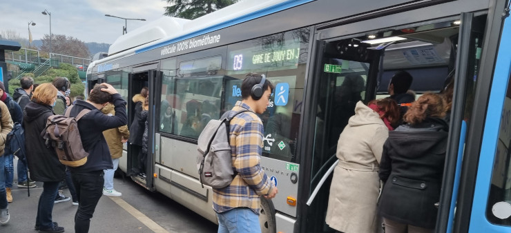 Les bus à Paris-Saclay : précarisation des chauffeurs, galère des usagers et autosatisfaction des décideurs